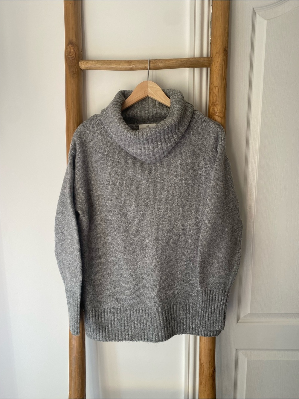 H&M Grey Knit Turtleneck Sweater Sz Medium Petite Fall Winter Preppy